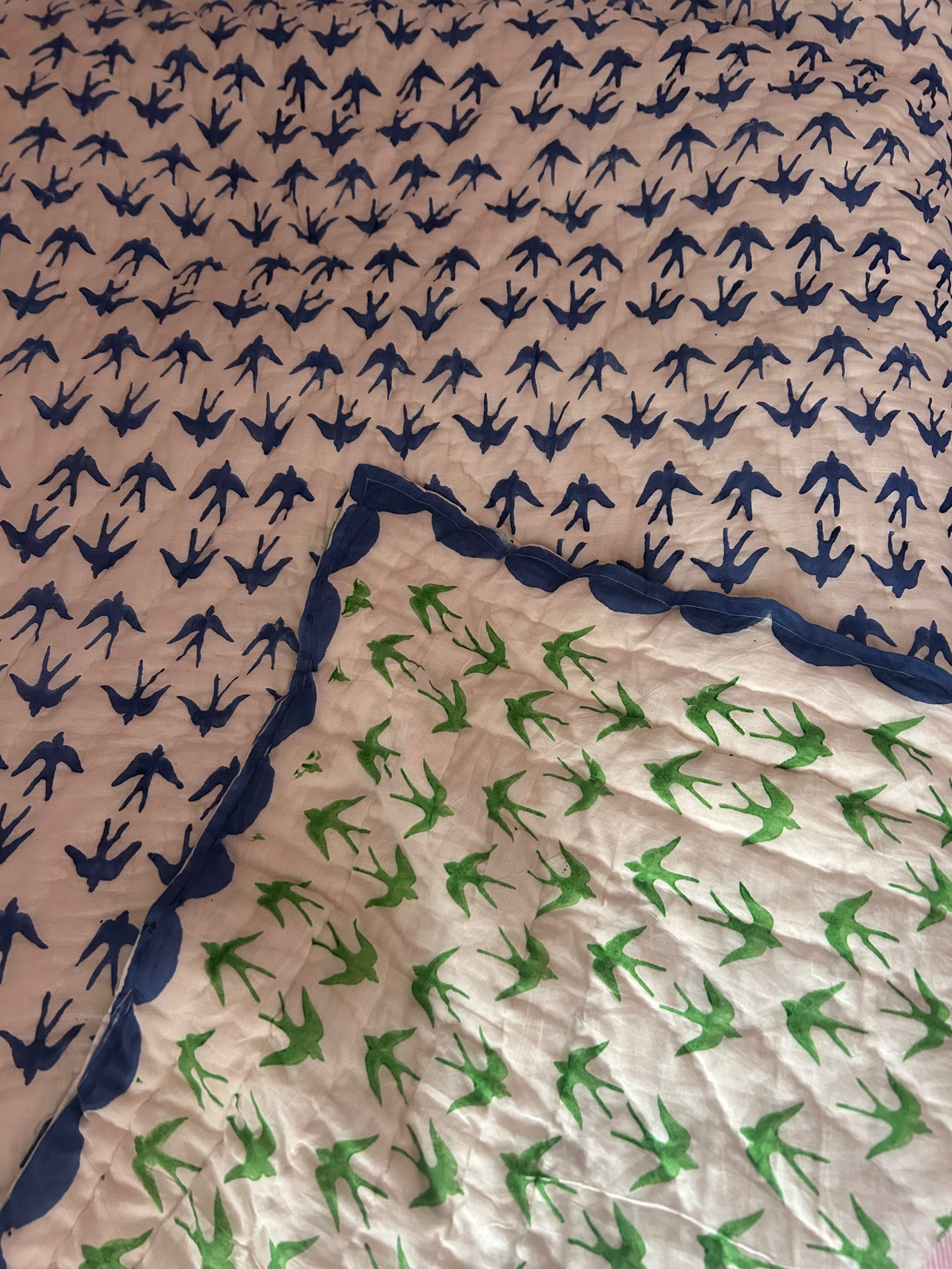 BLUE SWALLOW QUILT KING