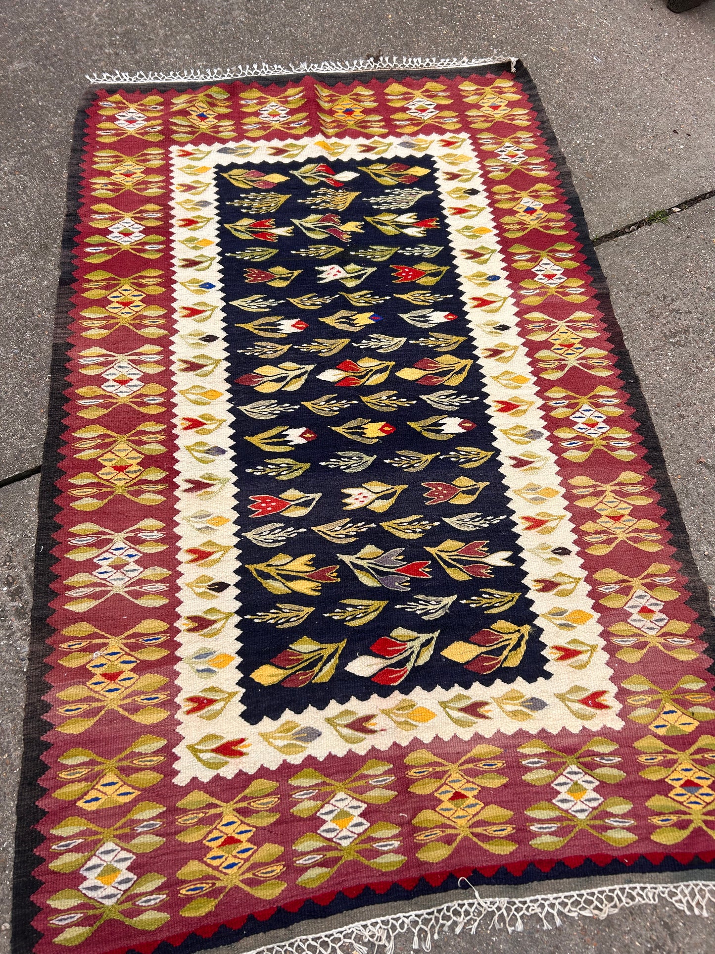 FLORAL KILIM