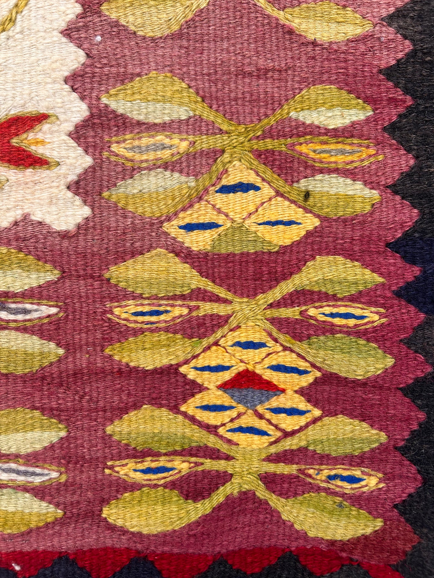 FLORAL KILIM