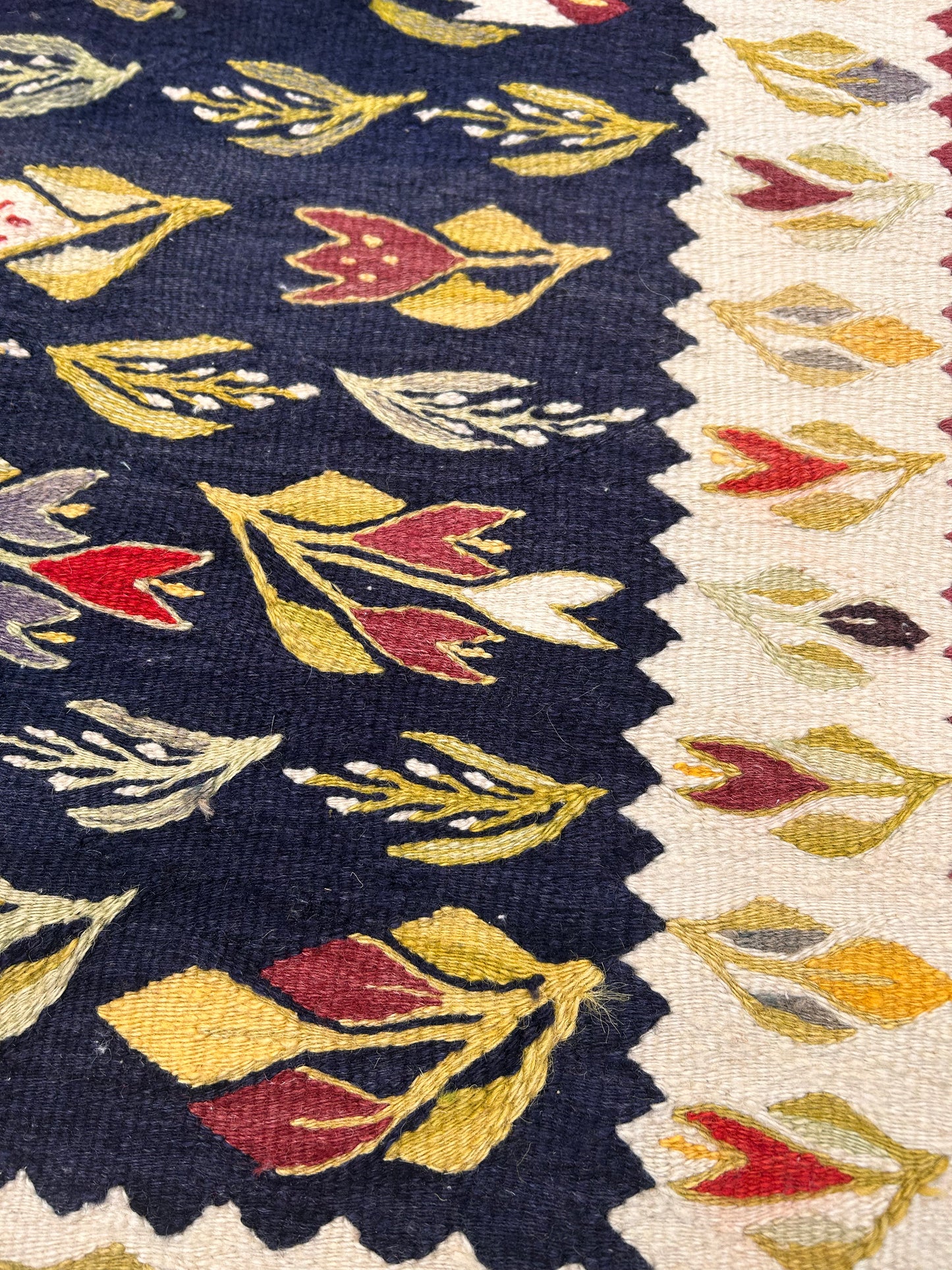 FLORAL KILIM