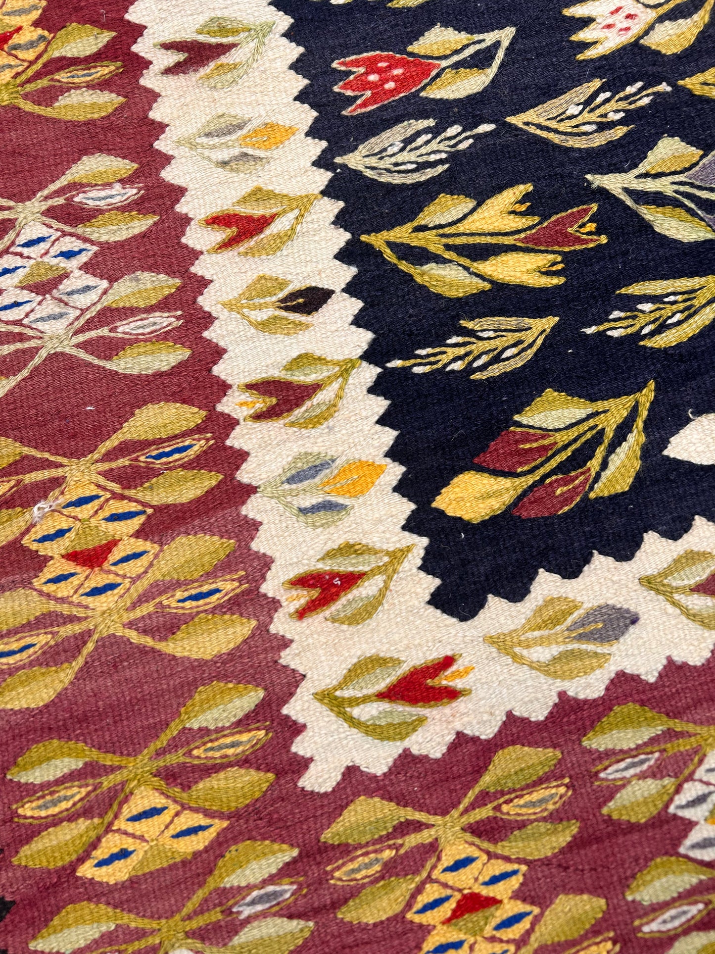 FLORAL KILIM