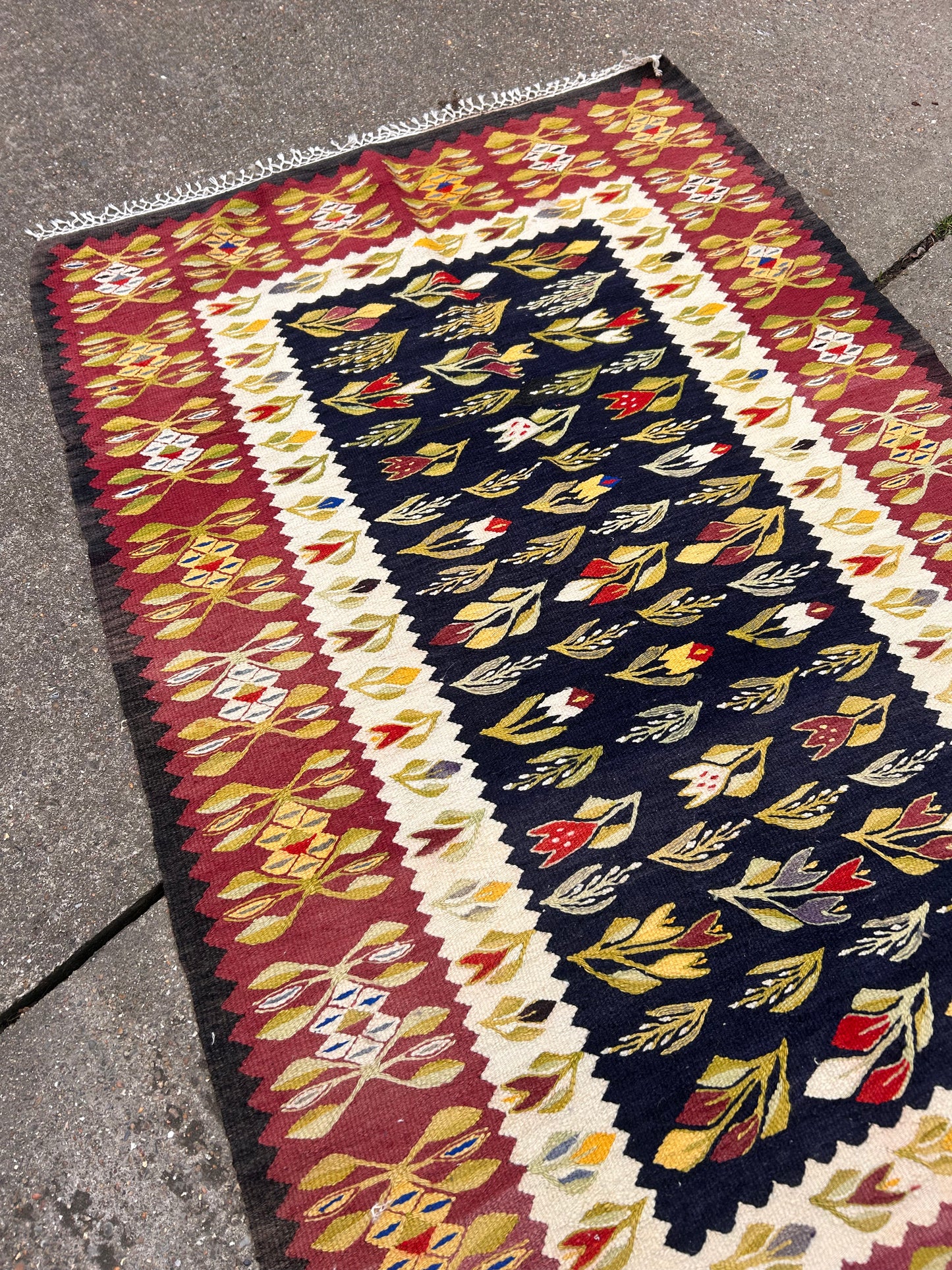 FLORAL KILIM
