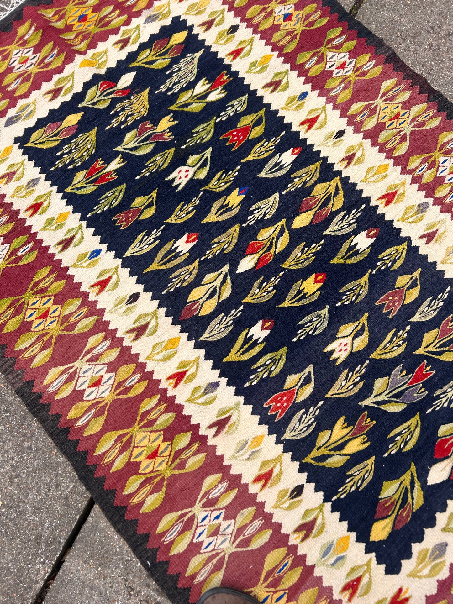 FLORAL KILIM