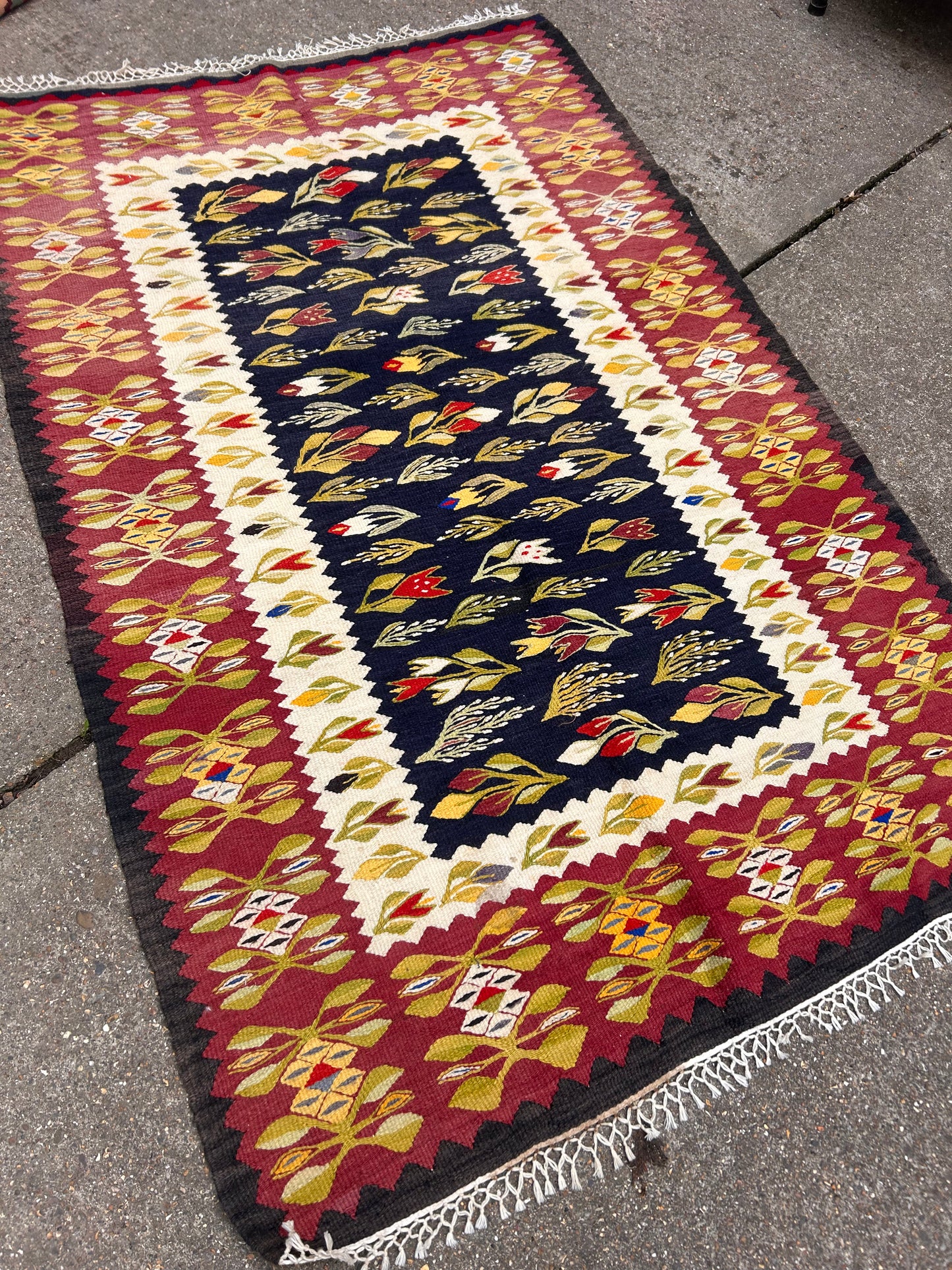 FLORAL KILIM
