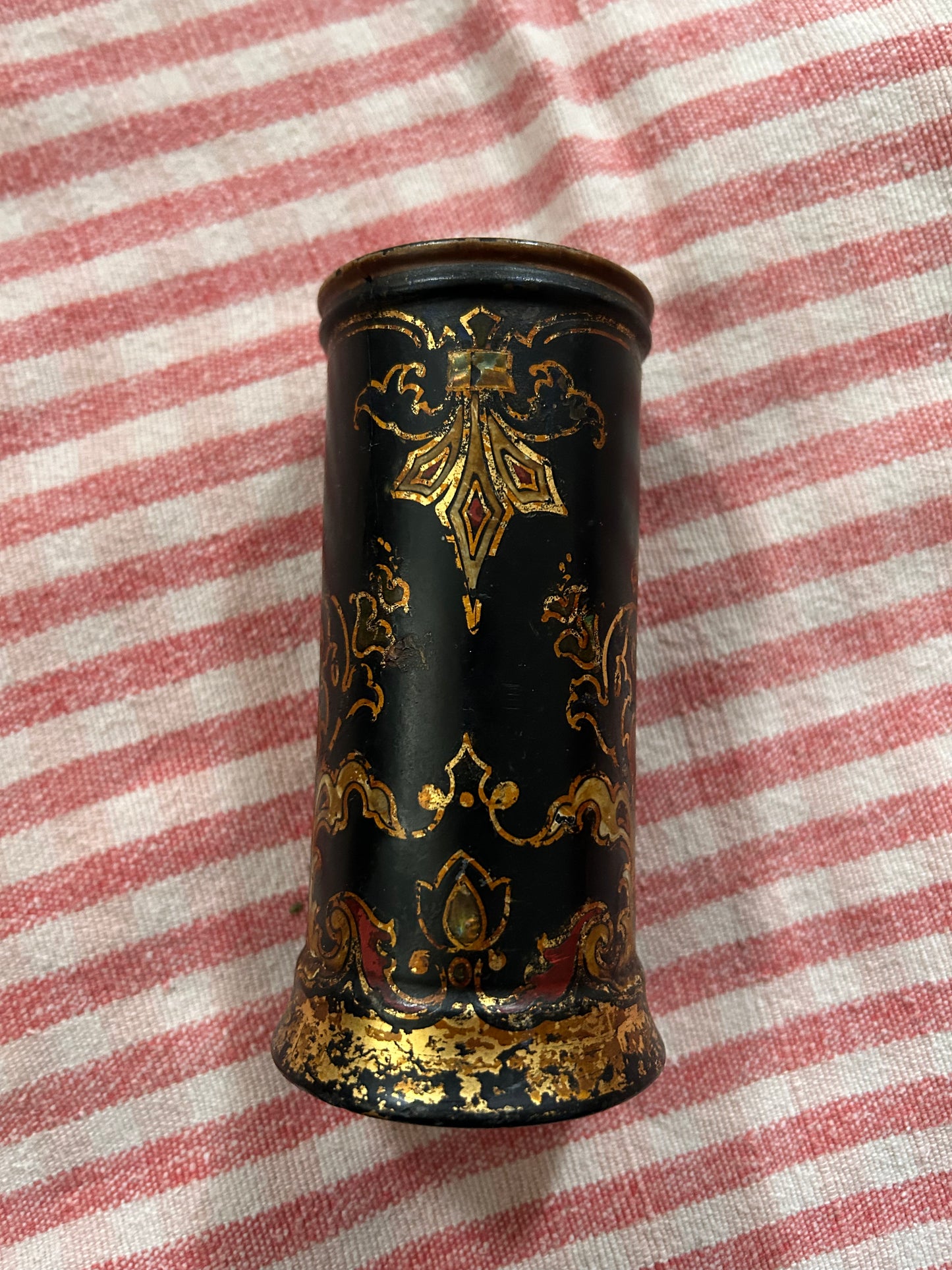 ANTIQUE POT