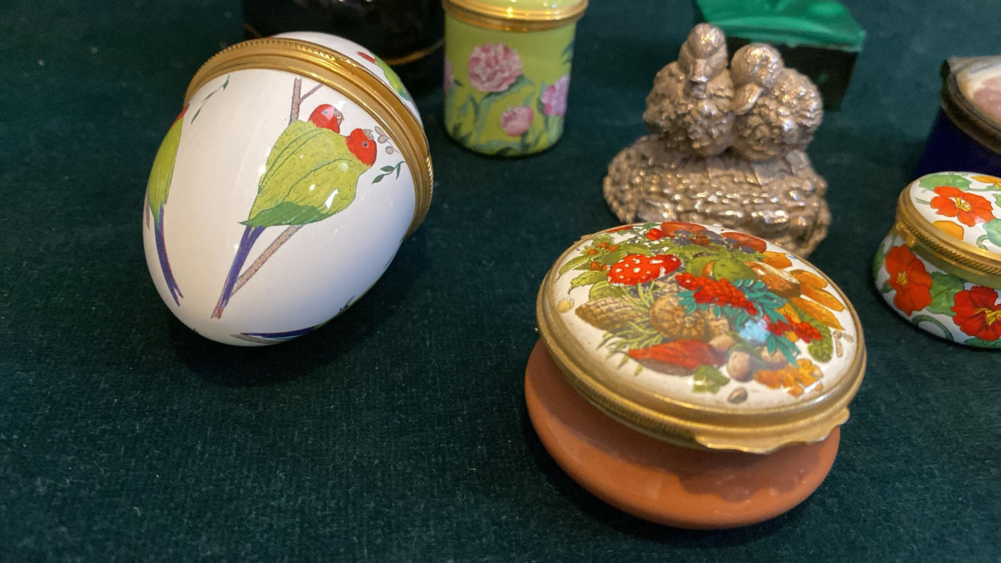 BOXES & ORNAMENTS
