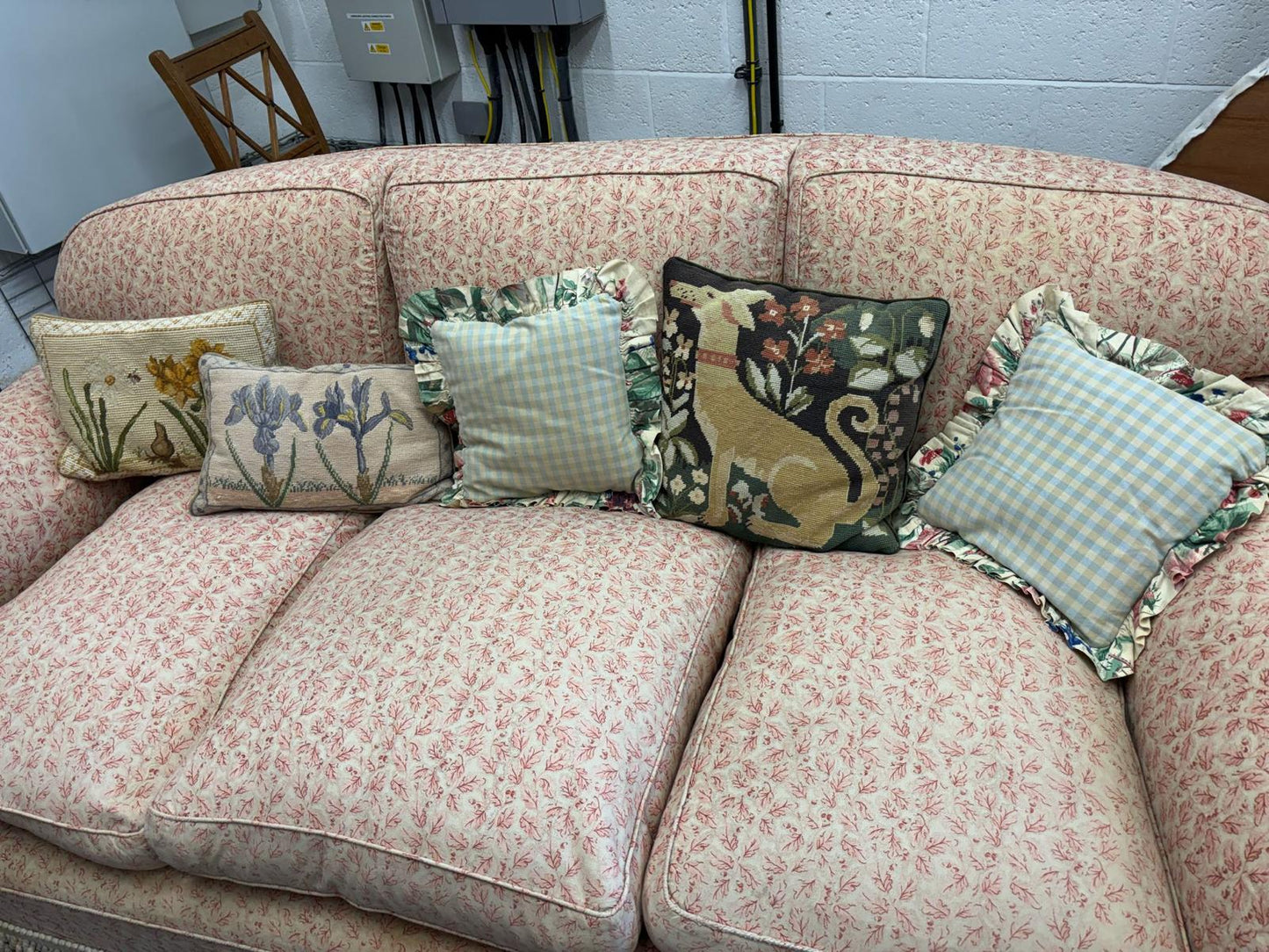 SOFA OAK LEAVES