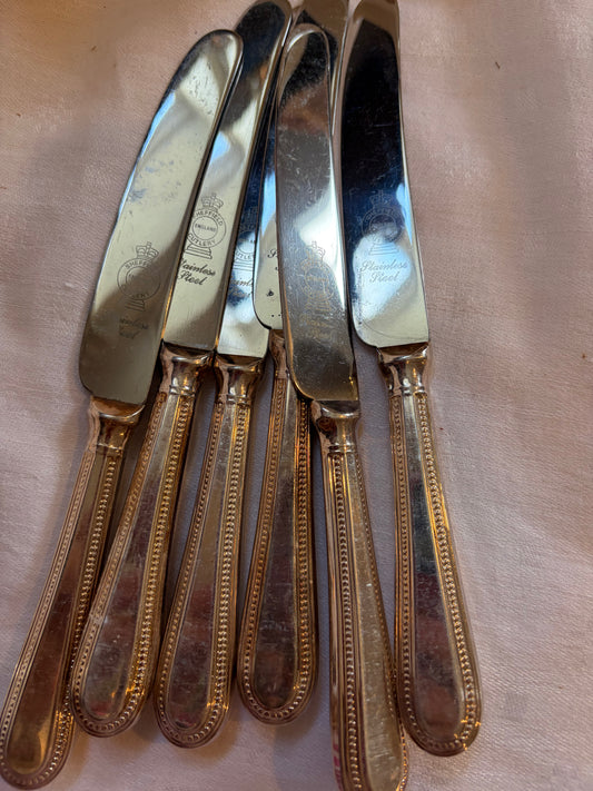 6 KNIVES