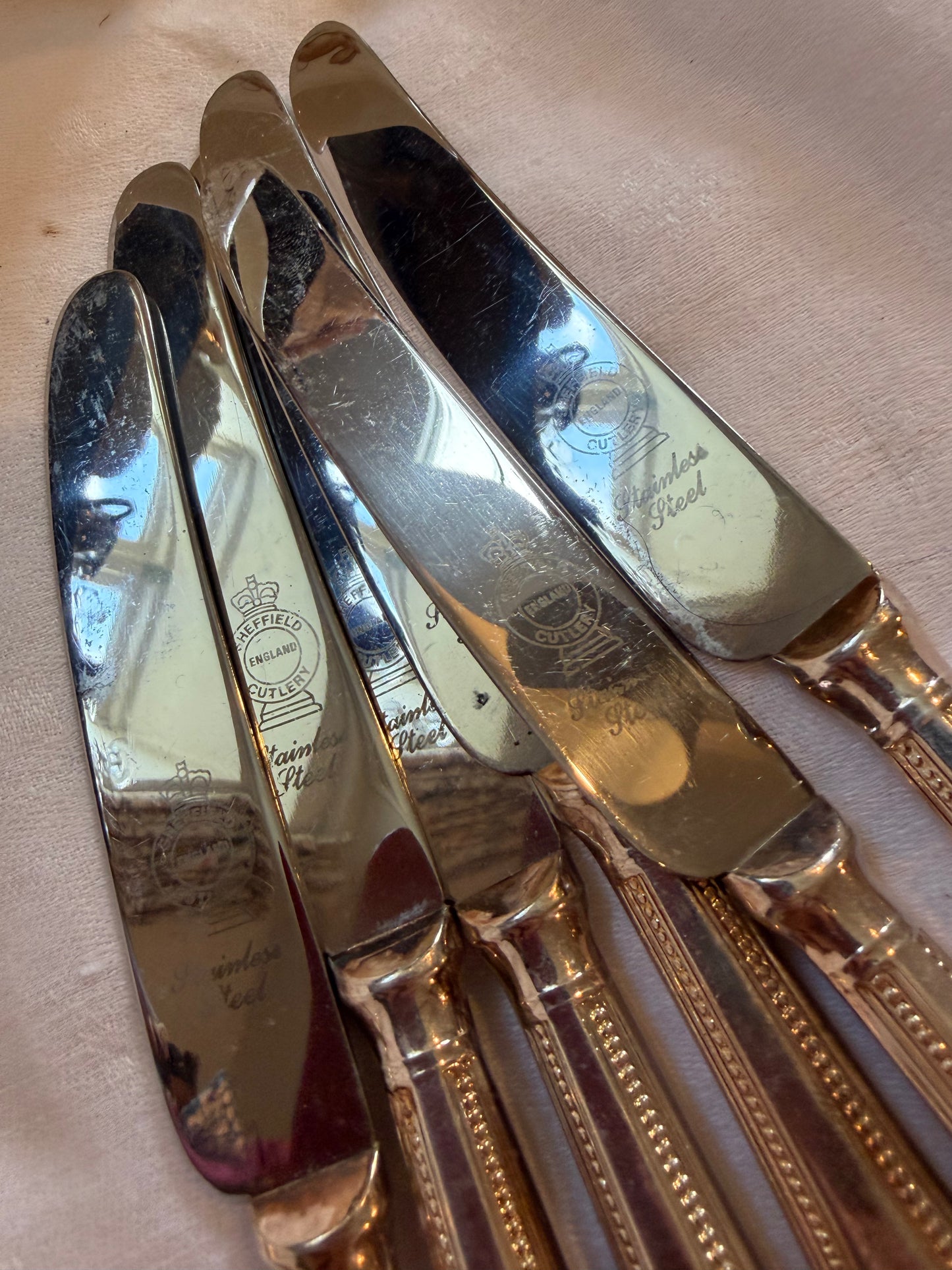 6 KNIVES