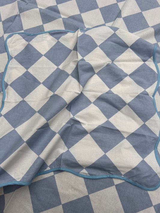 BLUE AND WHITE TABLECLOTH LARGER