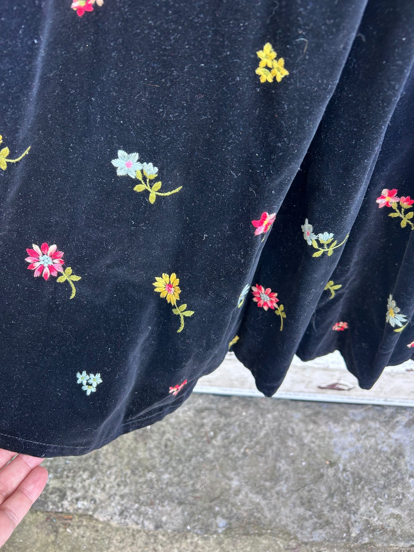 EMBROIDERED VELVET VINTAGE DRESS