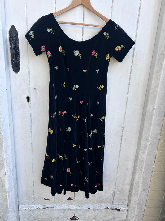 EMBROIDERED VELVET VINTAGE DRESS