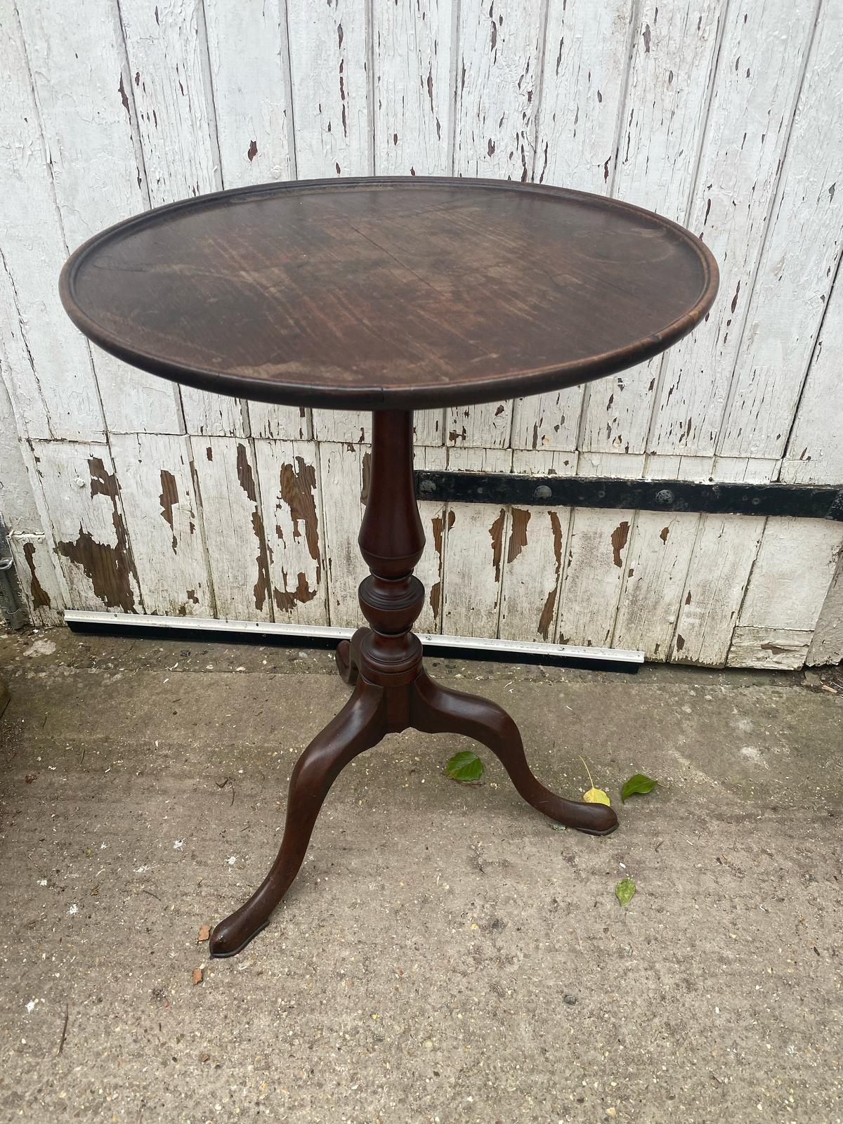 SMALL FLIP TABLE