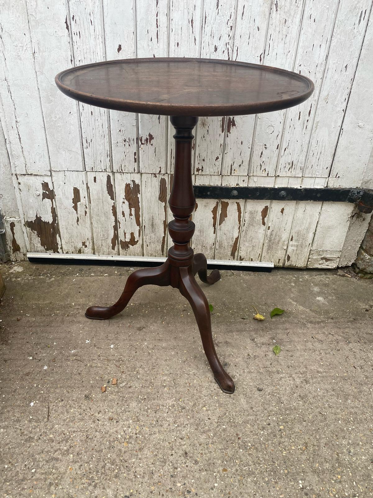 SMALL FLIP TABLE