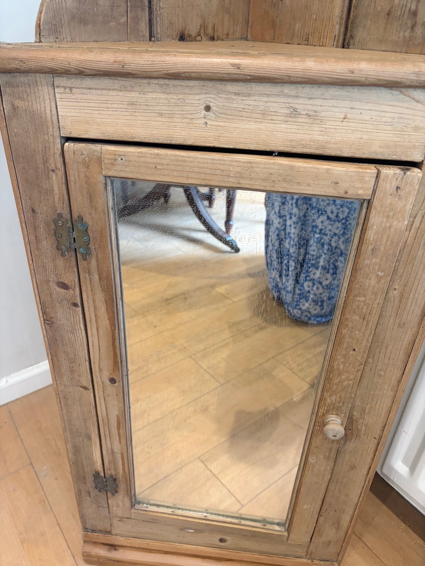 CORNER CABINET