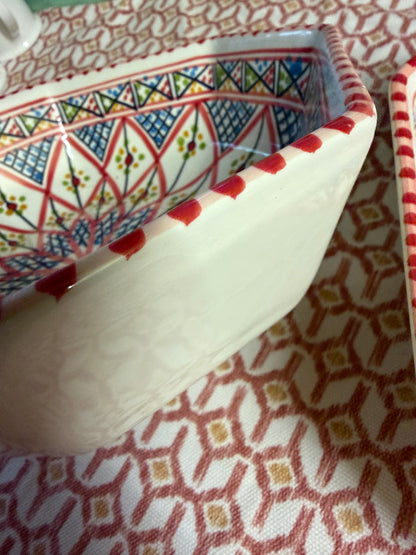 A PAIR OF HAND-PAINTED BOWLS