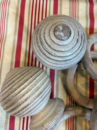 CURTAIN RINGS & FINIALS