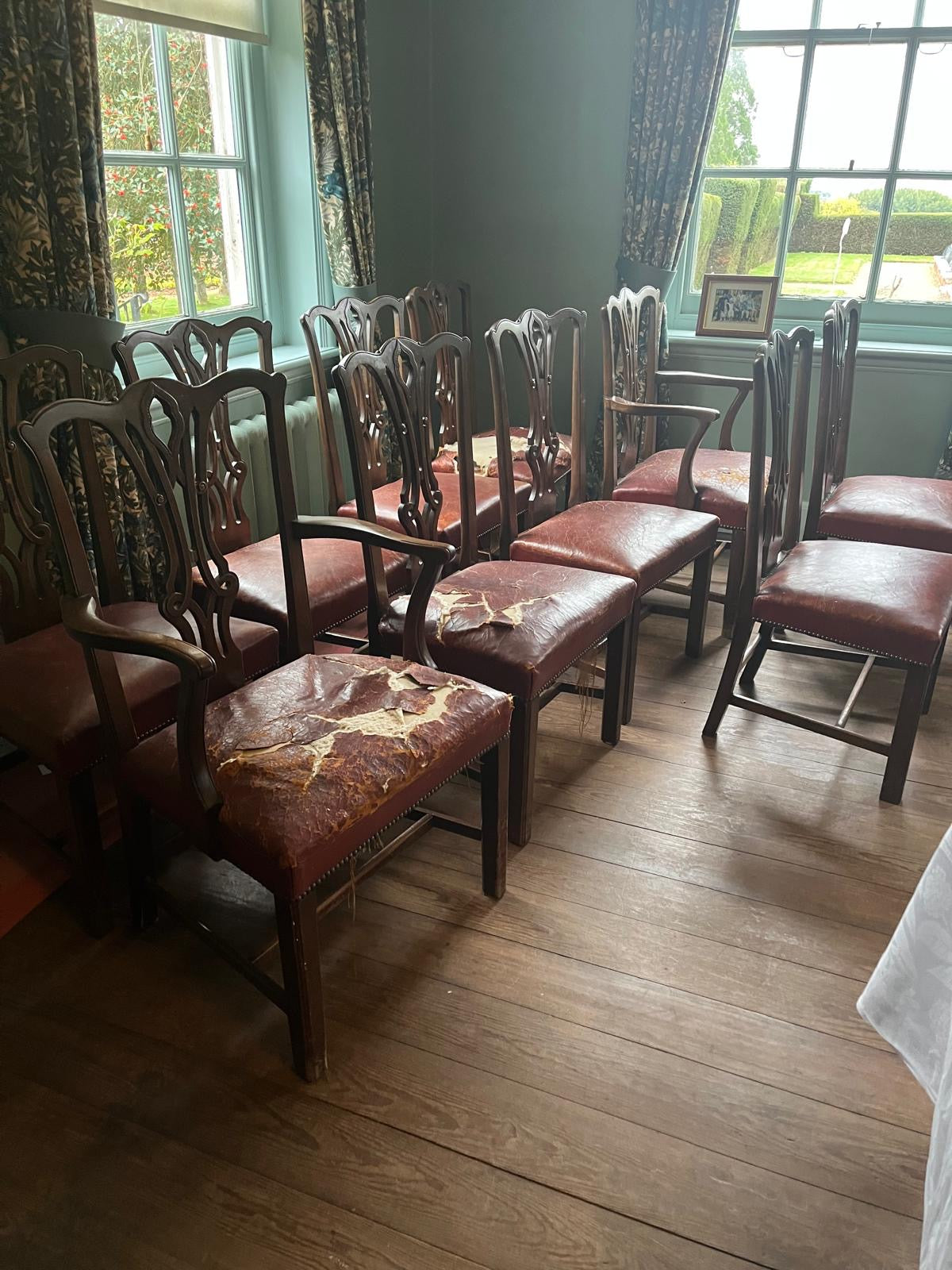 SET OF 10 CHAIRS