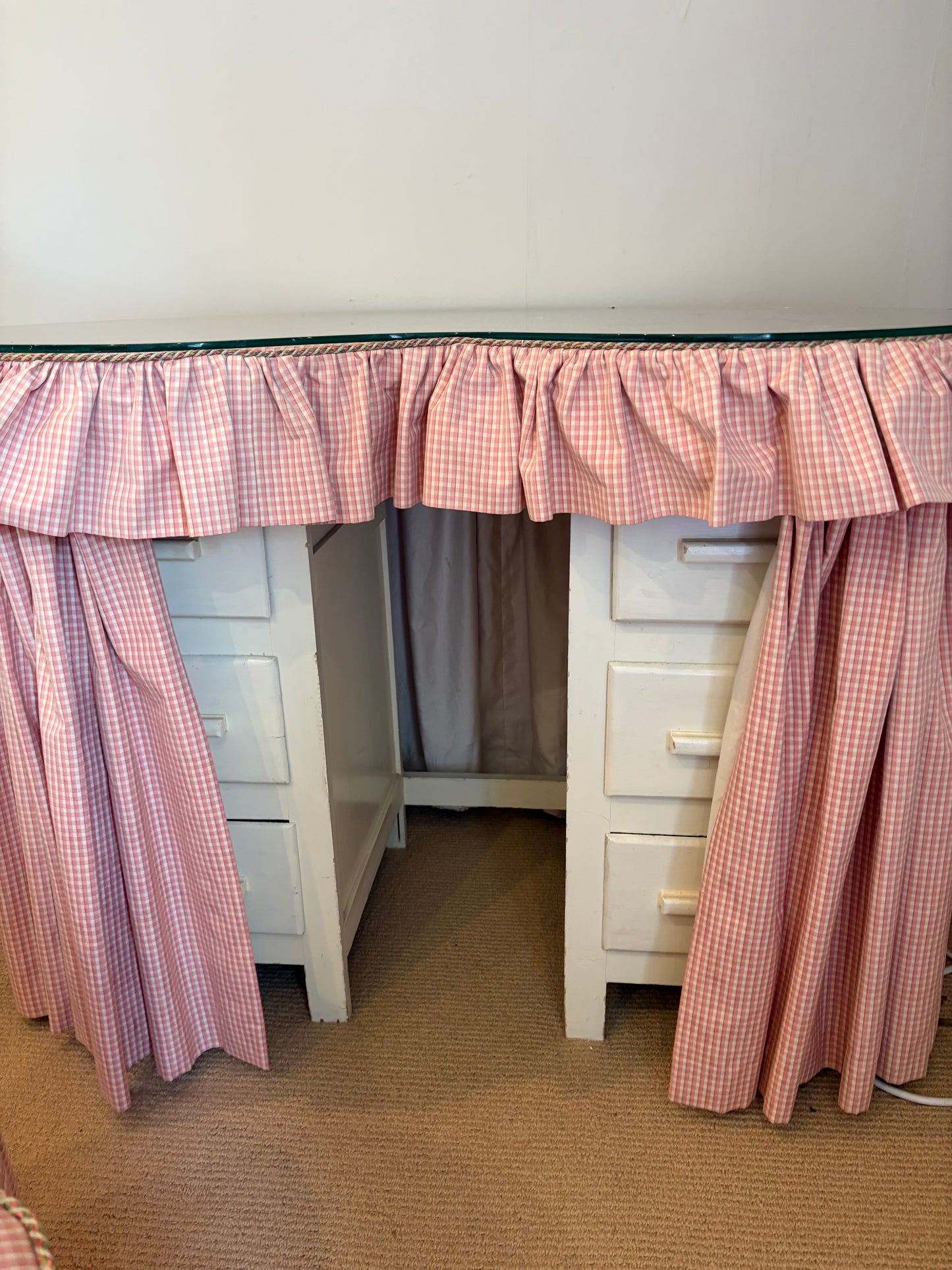 DRESSING TABLE