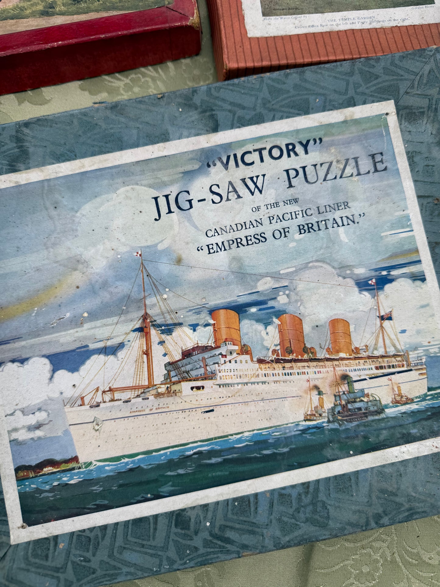 JIGSAW PUZZLES