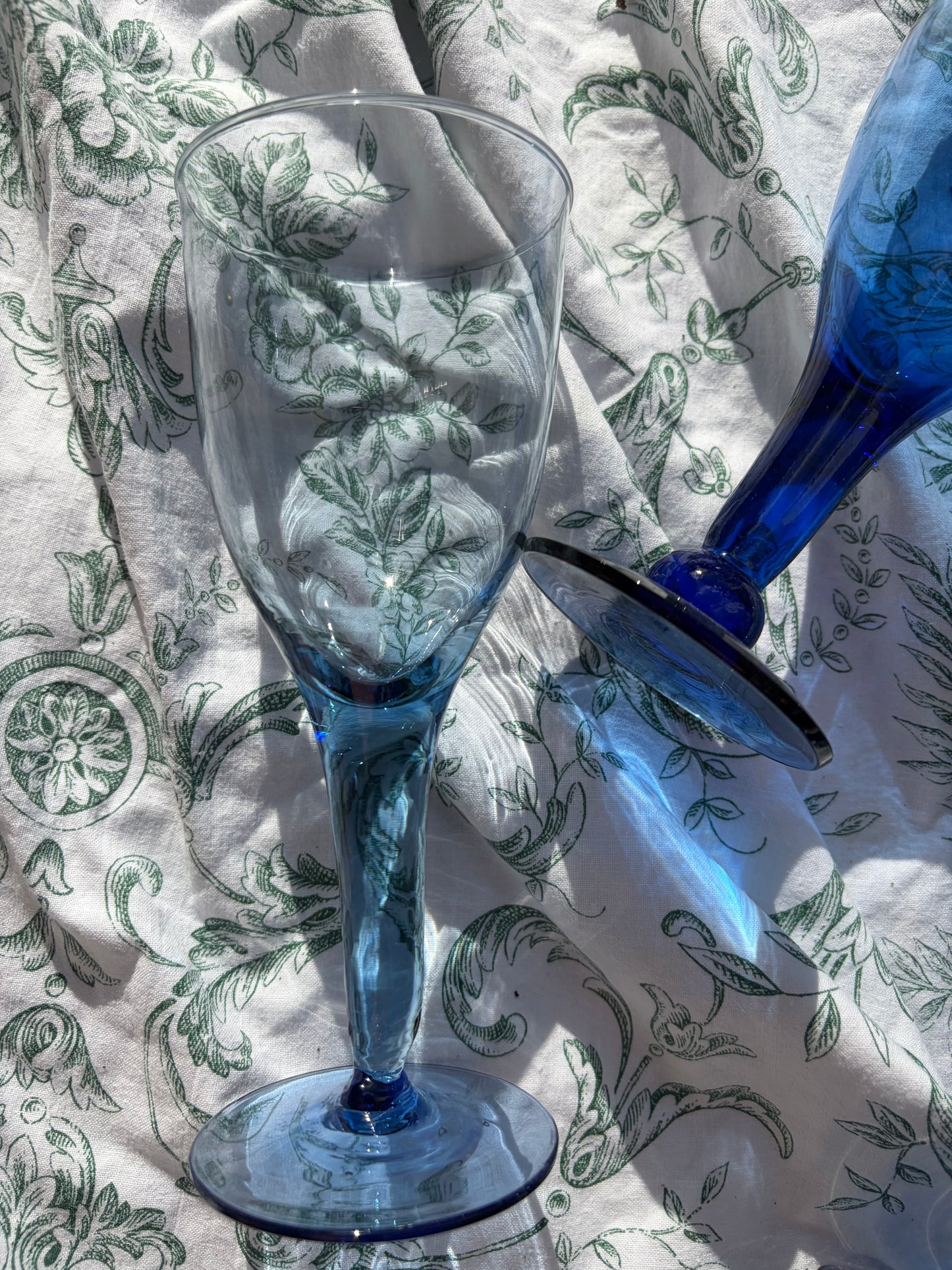 BLUE GLASSES