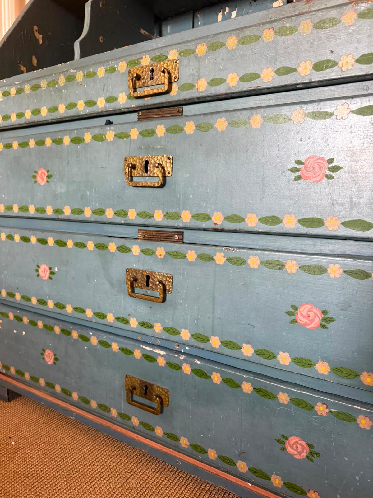 ANTIQUE CHEST