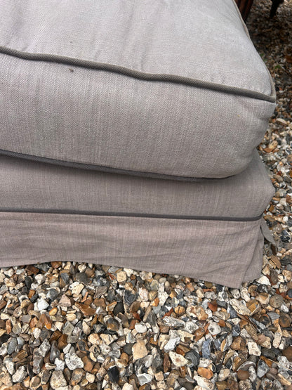FOOTSTOOL