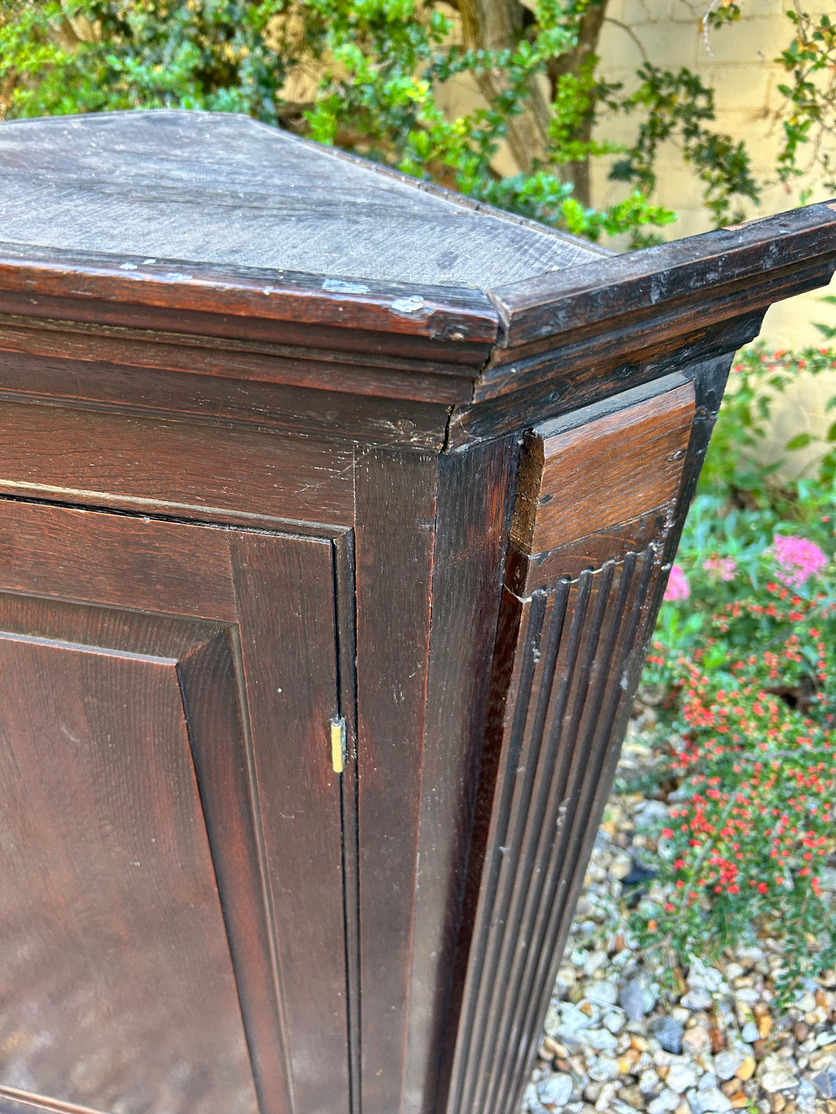 CORNER CABINET