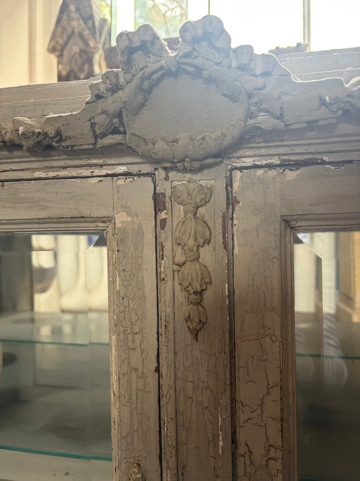 GLAZED CABINET - LARGE