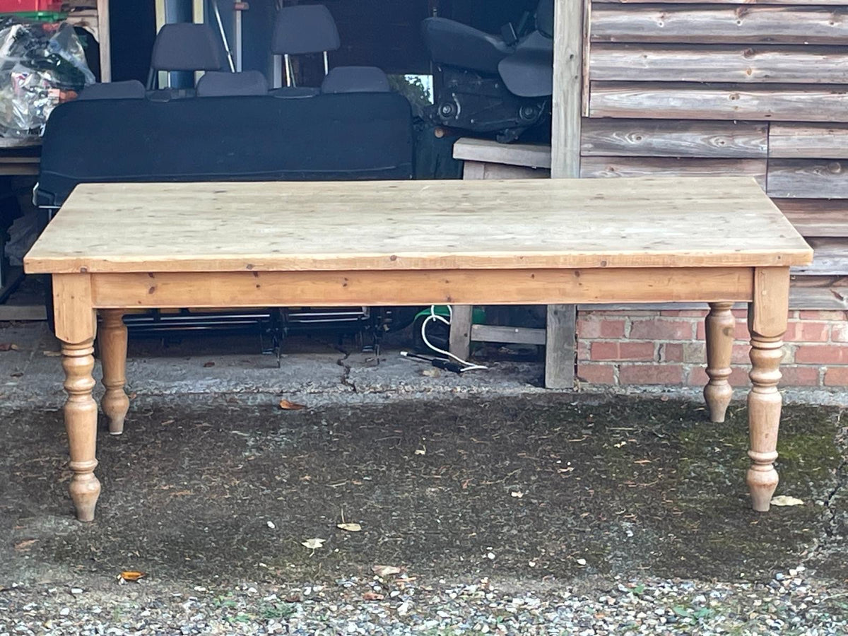 PINE TABLE