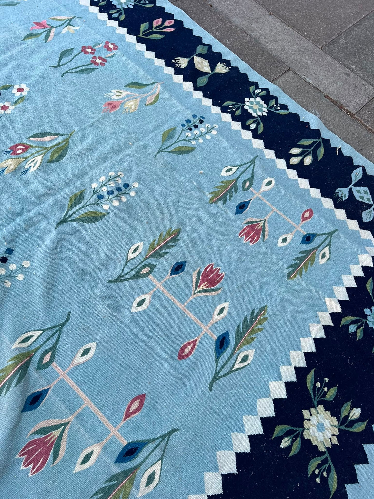 FLORAL RUG