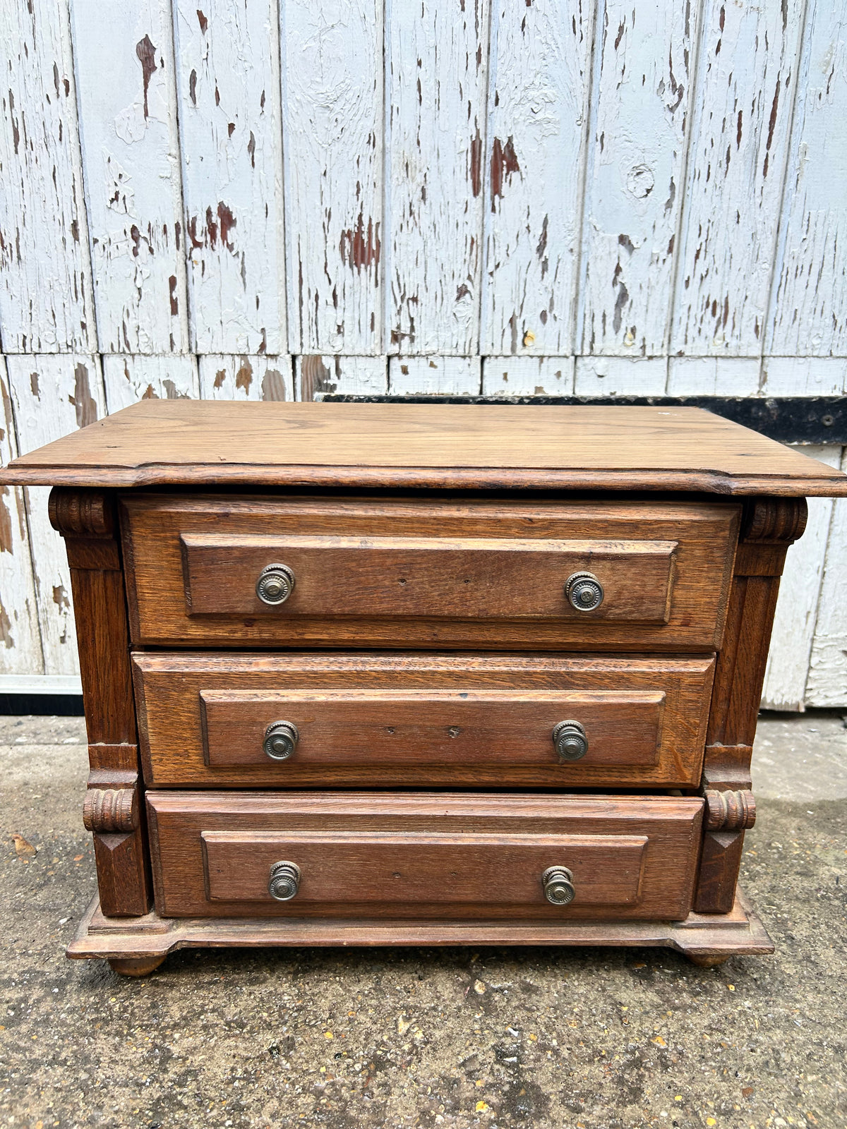 CHEST OF DRAWERS