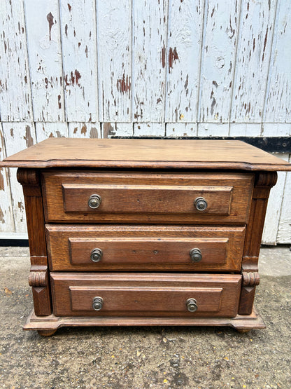 CHEST OF DRAWERS
