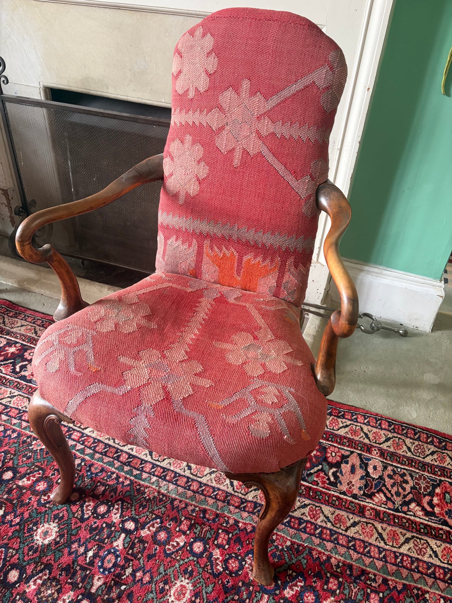 ANTIQUE CHAIR