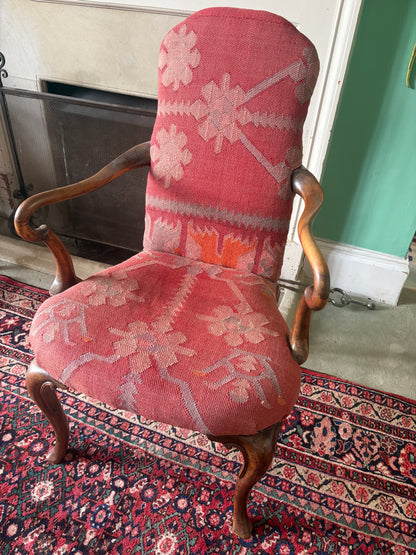 ANTIQUE CHAIR