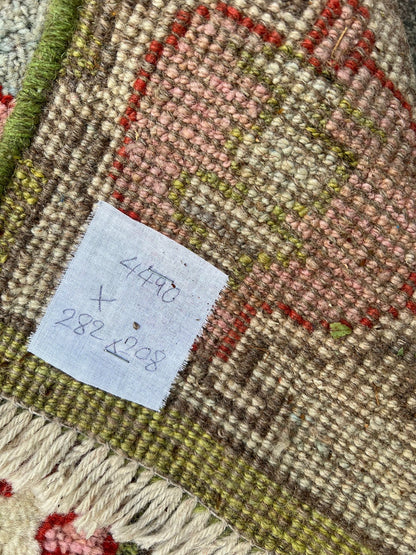 KNOTTED WOOL RUG