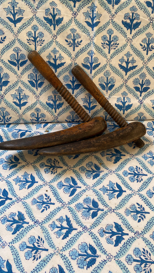 SHOE TREES