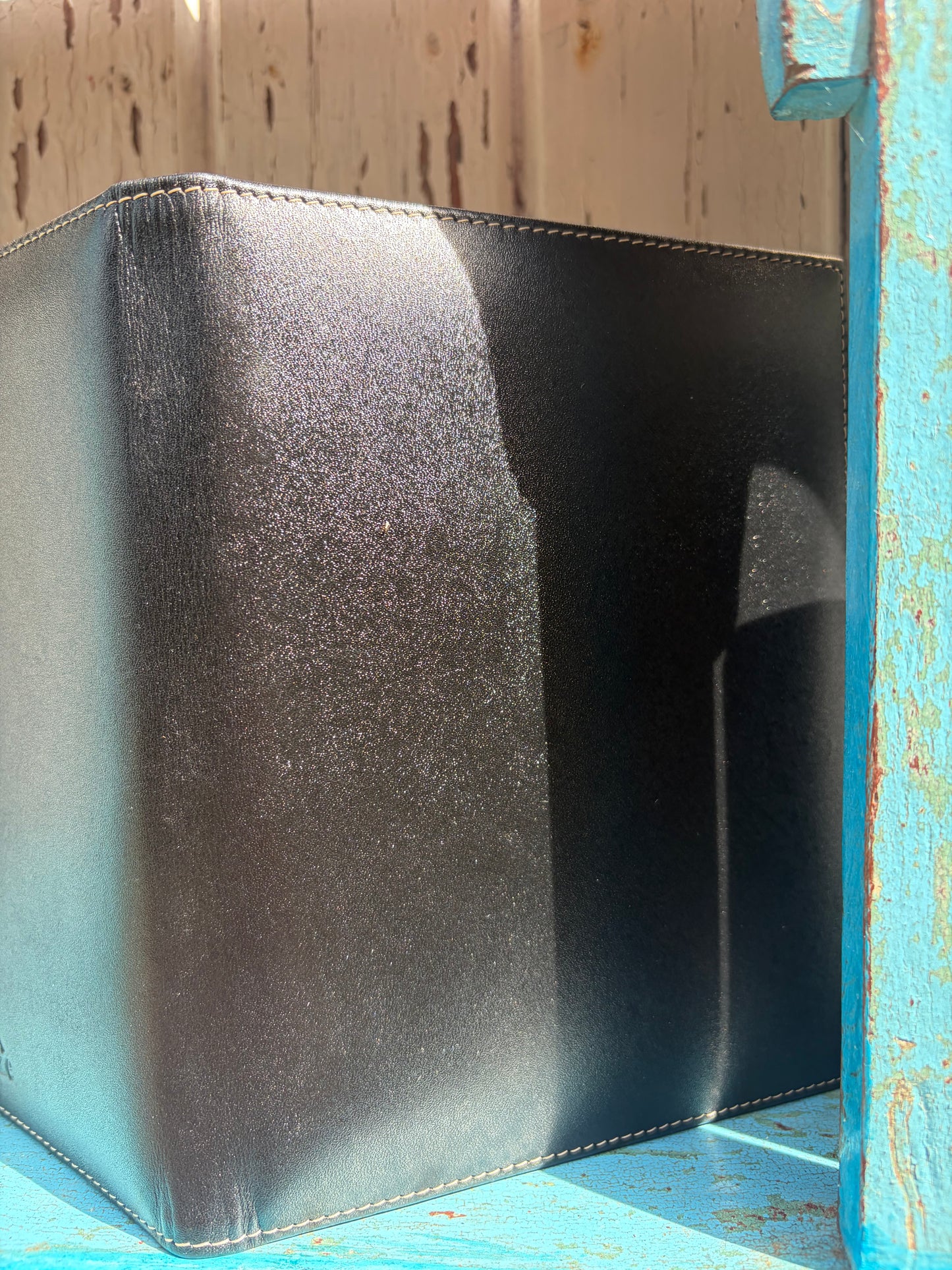 FOLDING LEATHER FRAMES