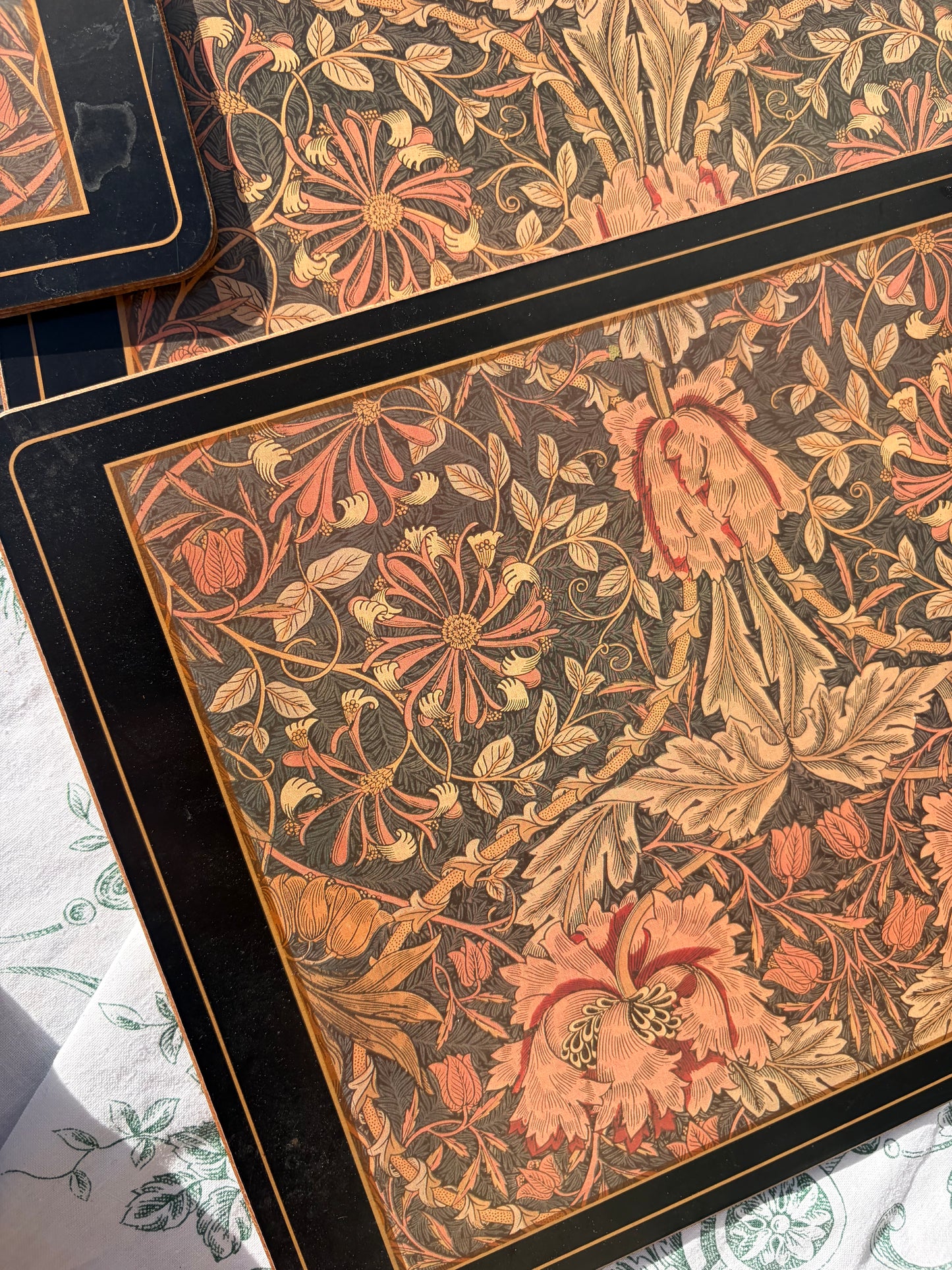 4 MORRIS PLACEMATS