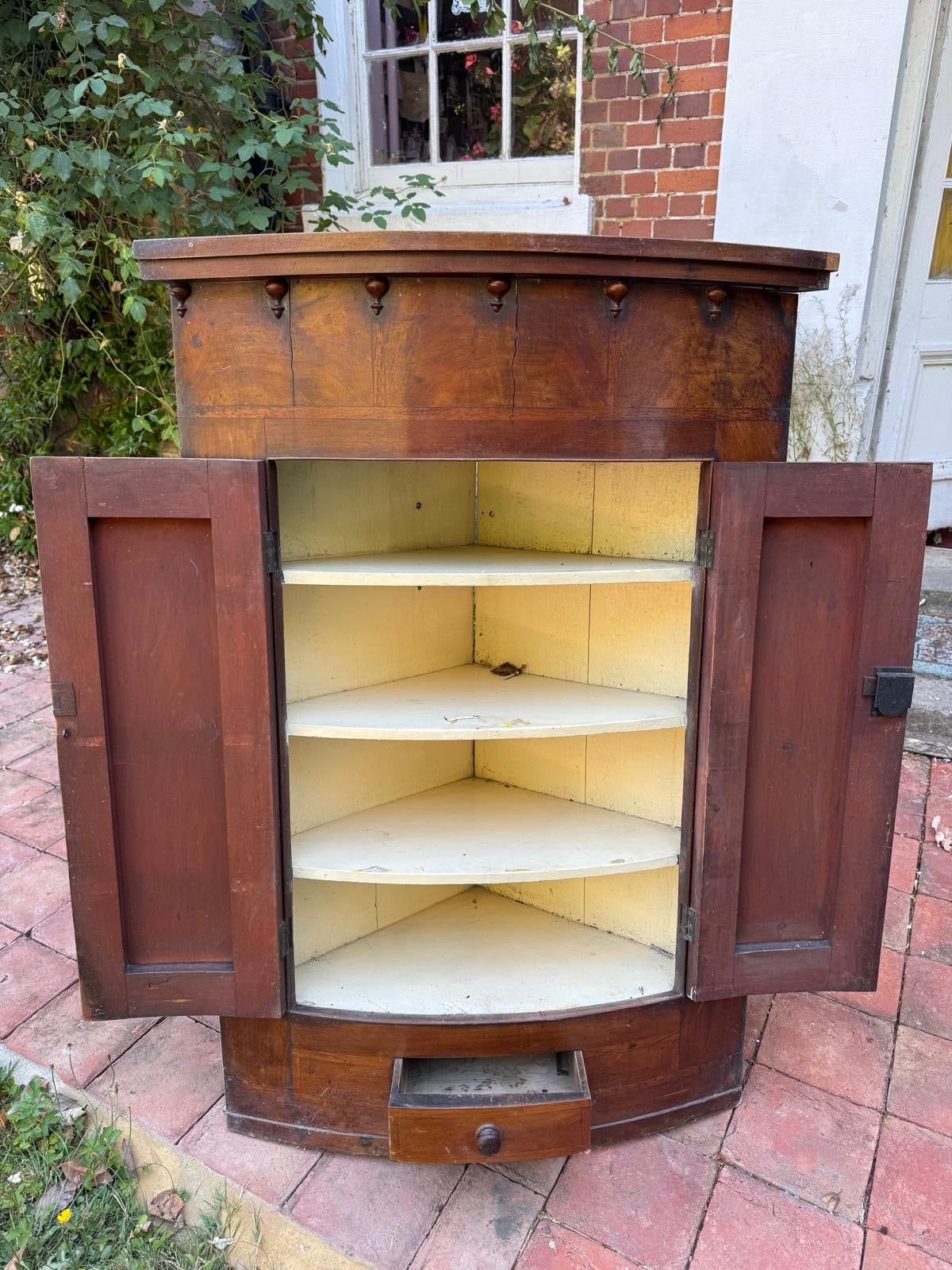 CORNER CABINET