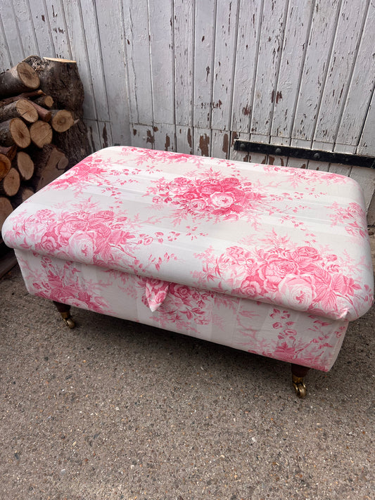 FOOTSTOOL