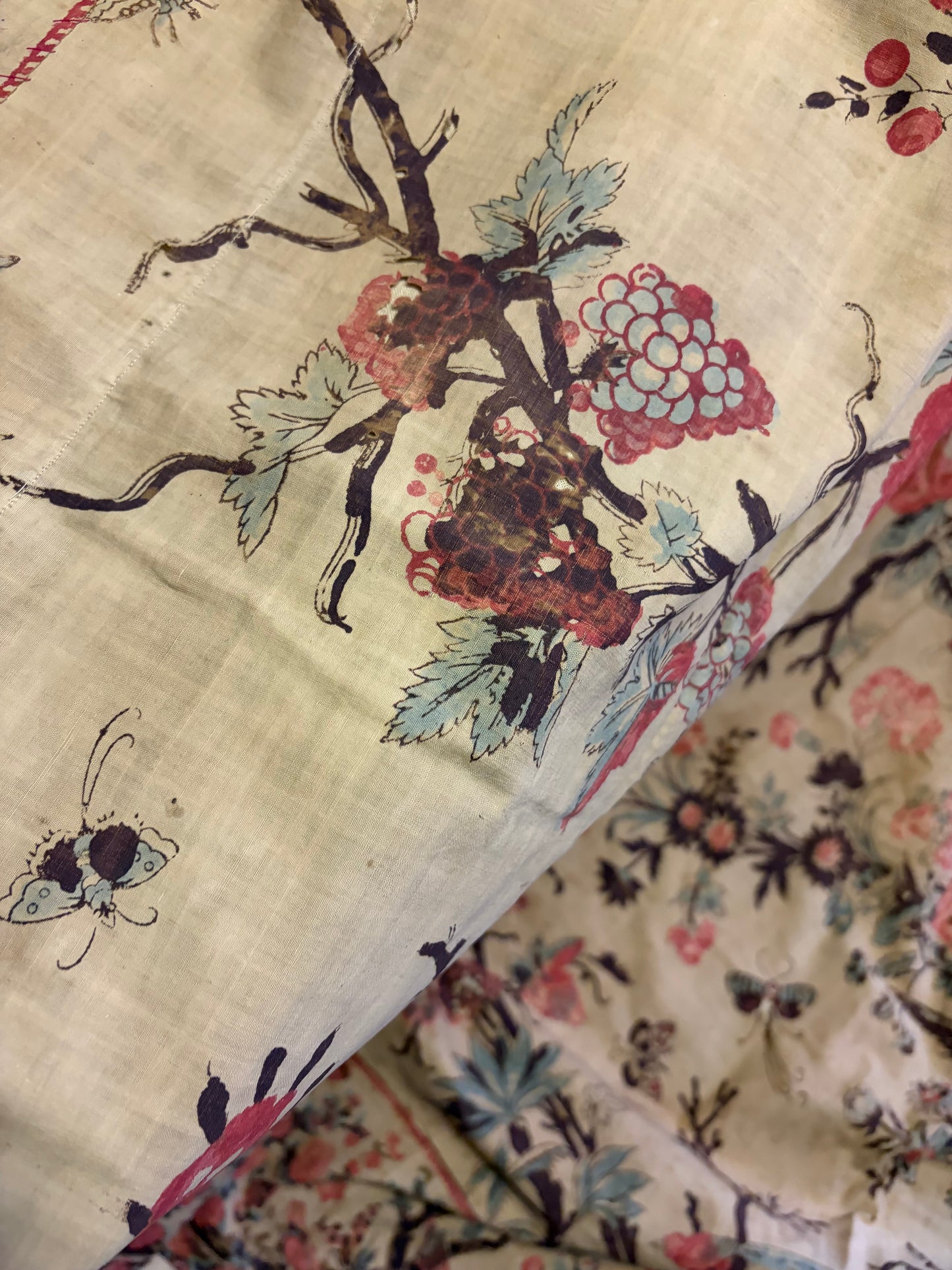 ANTIQUE TEXTILE