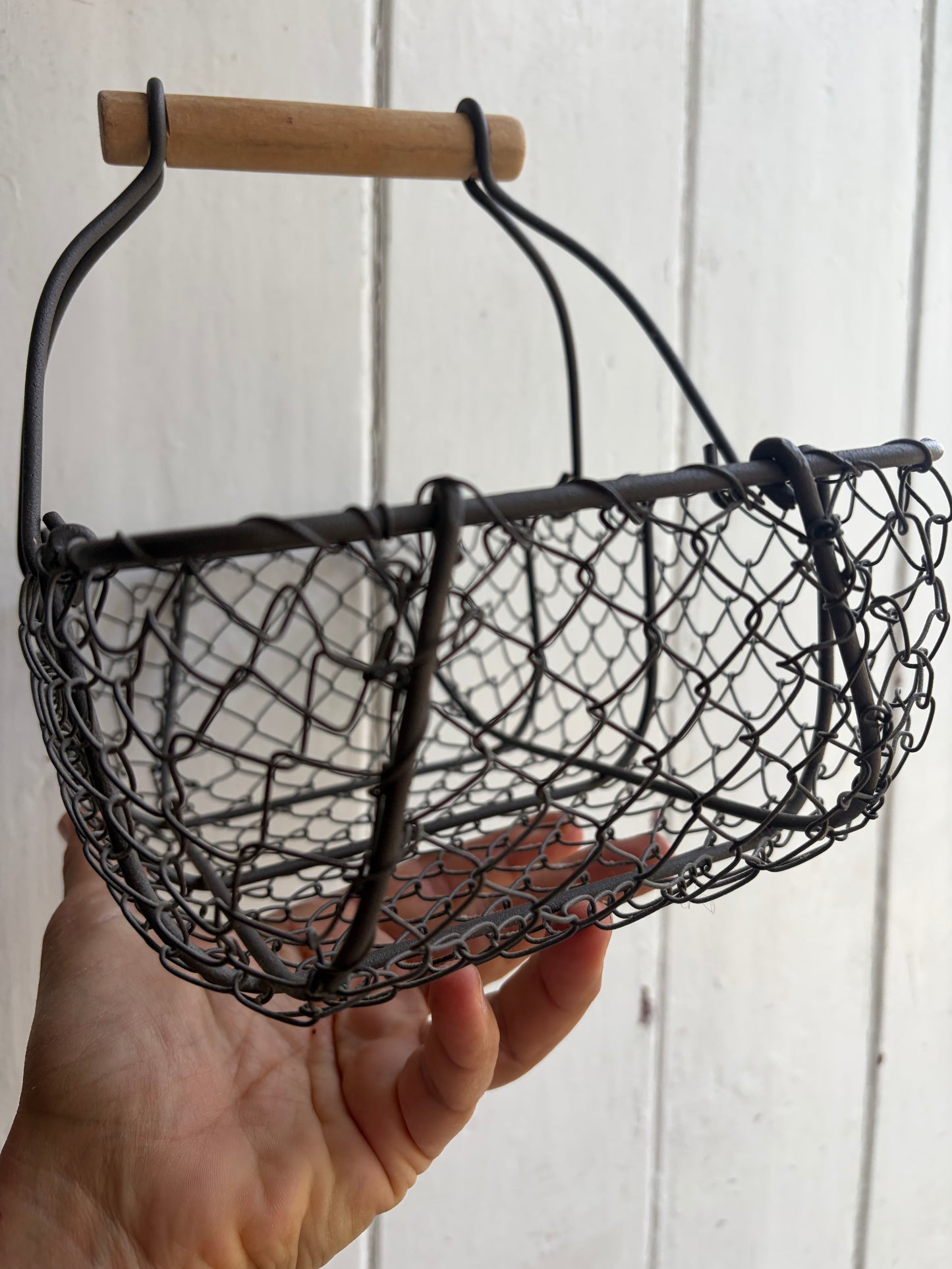 WIRE BASKET