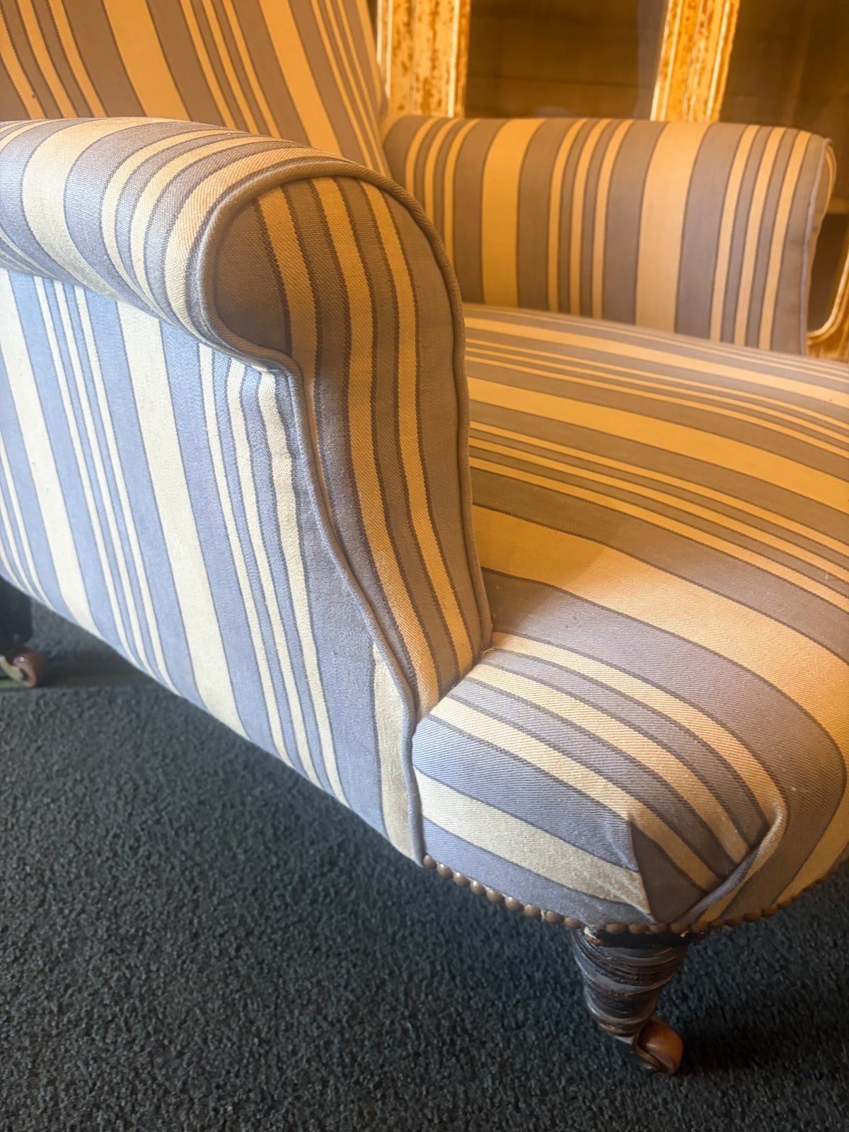 ARM CHAIR