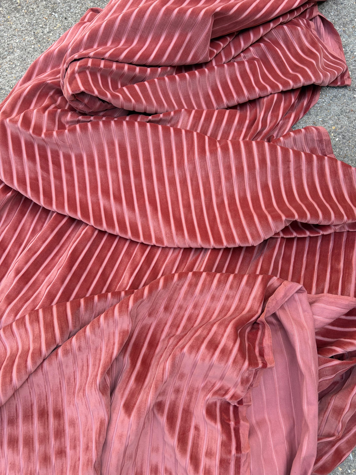 VELVET MATERIAL