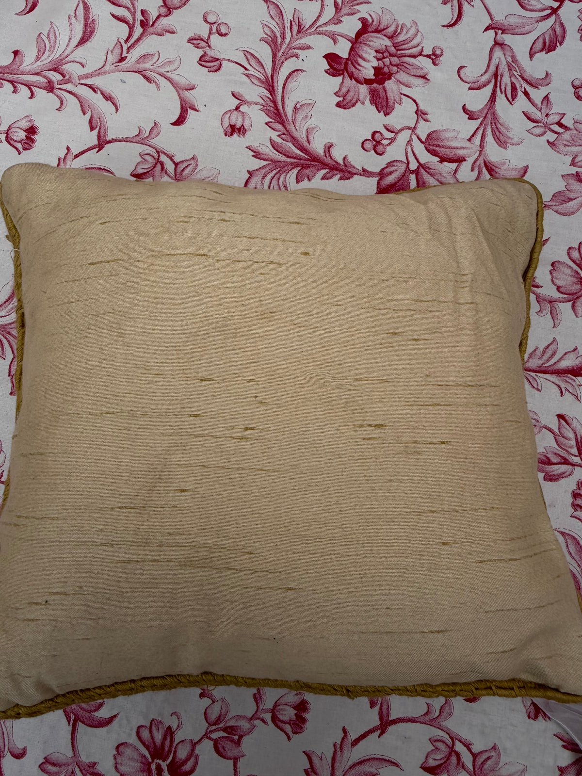SMALL CUSHION
