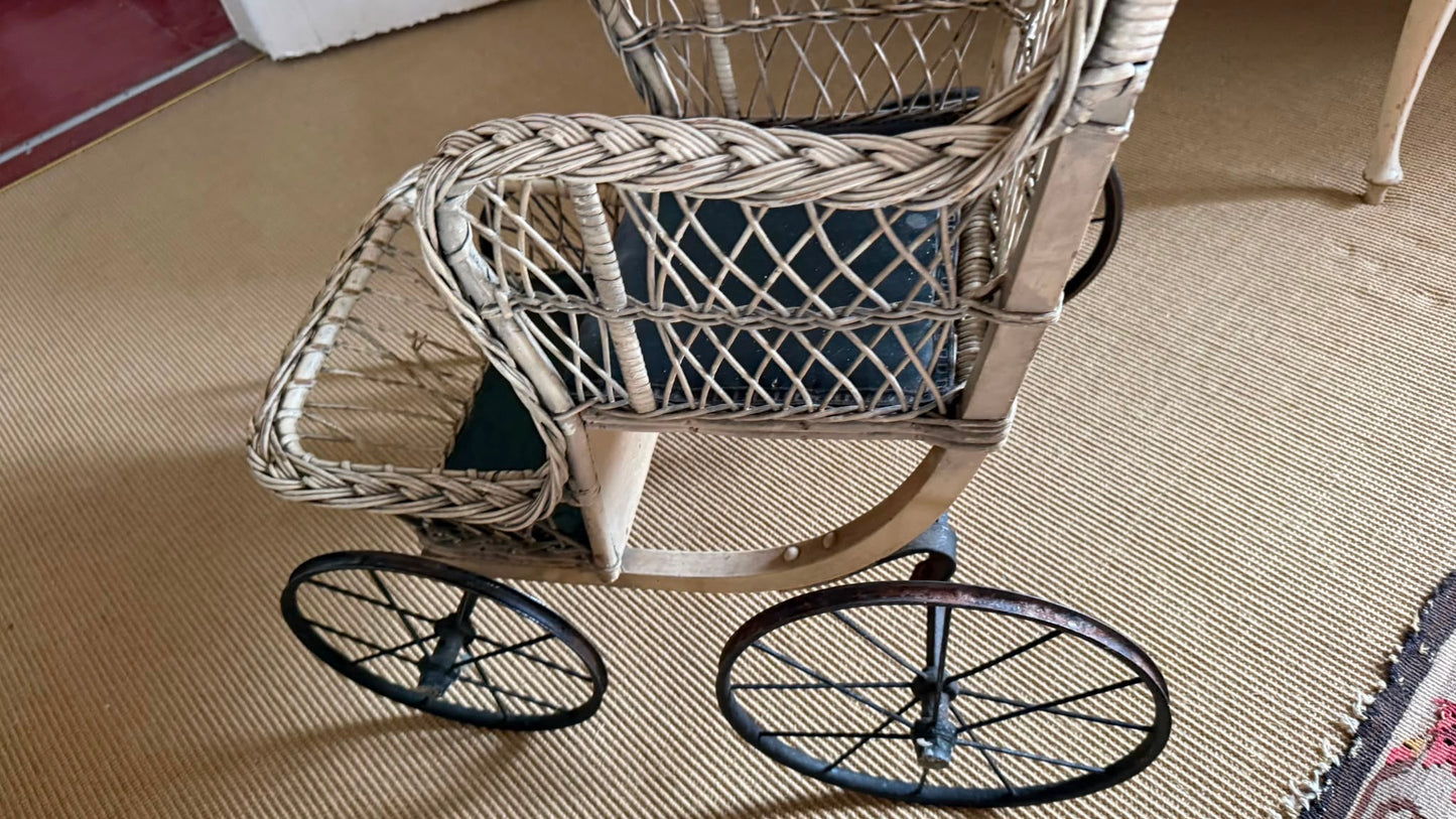 VINTAGE PUSH CHAIR