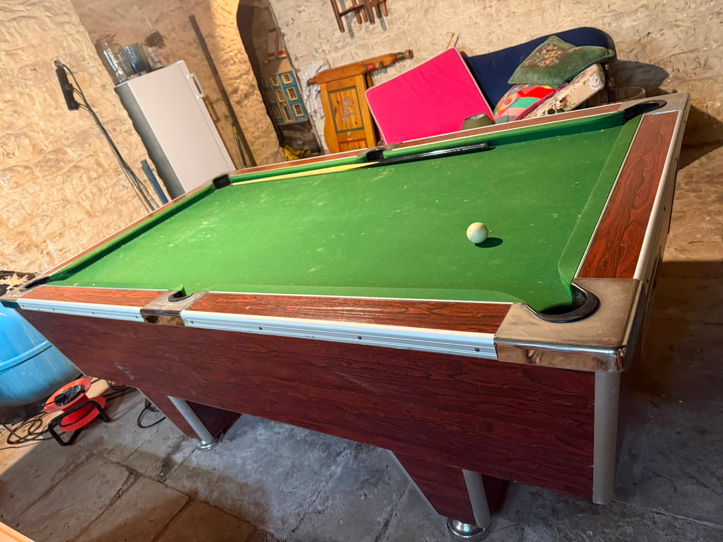 POOL TABLE