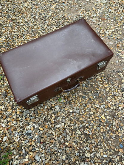 GLOBETROTTER SUITCASE
