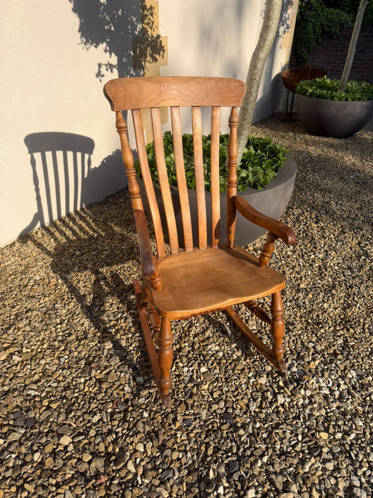 ROCKING CHAIR